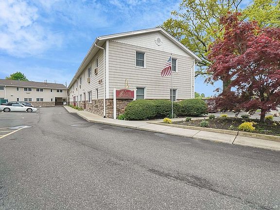 3rd image of 490 Main St #8-C