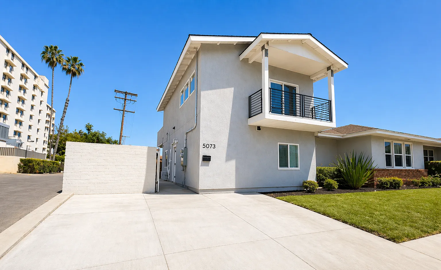 4 bed, 1200 sqft, $5,400 — Photo 1