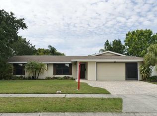 1104 Robinwood Dr, Oldsmar, FL 34677