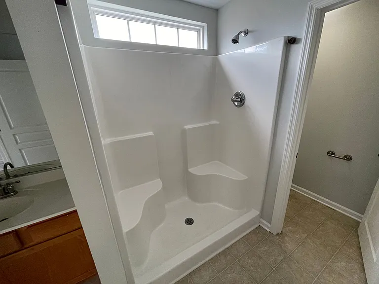 724 Llewellyn Ln — Photo 15