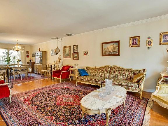 4th image of 8642 188th St