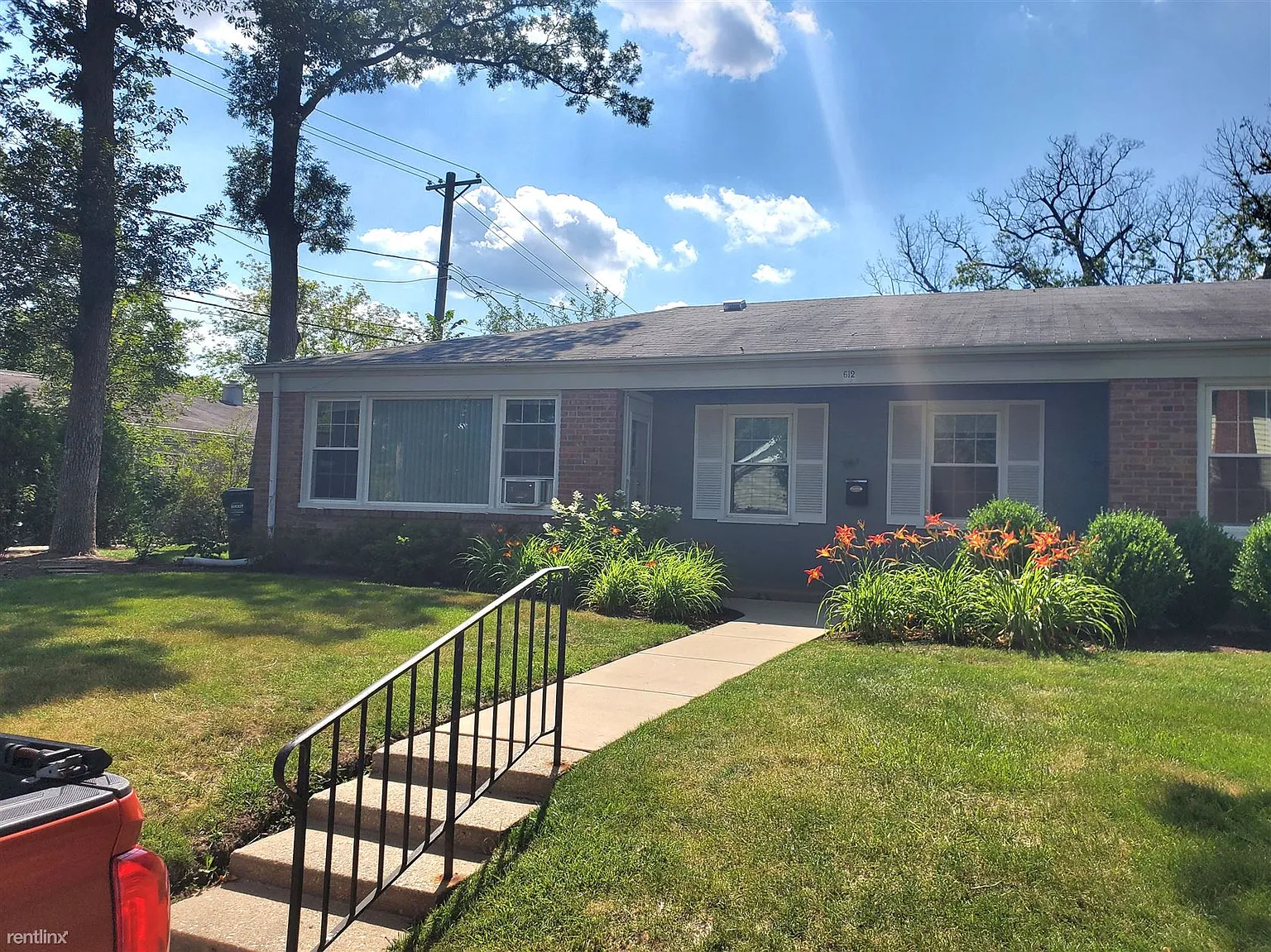612 Oak Ave photo 1