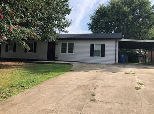 216 Foxwood Dr, Maiden, NC 28650