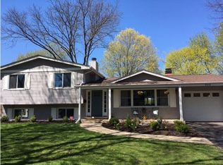 942 Crestfield Ave, Libertyville, IL 60048