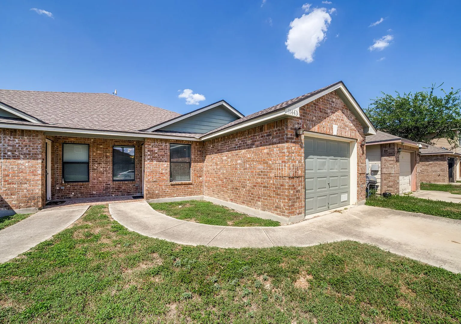 3-Bedroom Duplex In Dove Meadow — Photo 1
