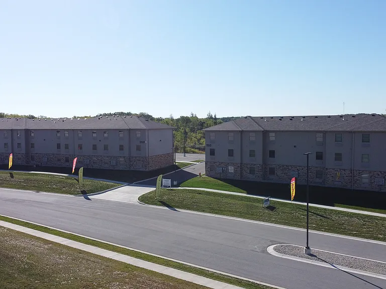 Crossroads Place Apartments — Photo 57