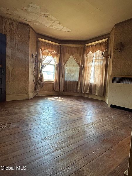 4th image of 1256 Parkwood Boulevard