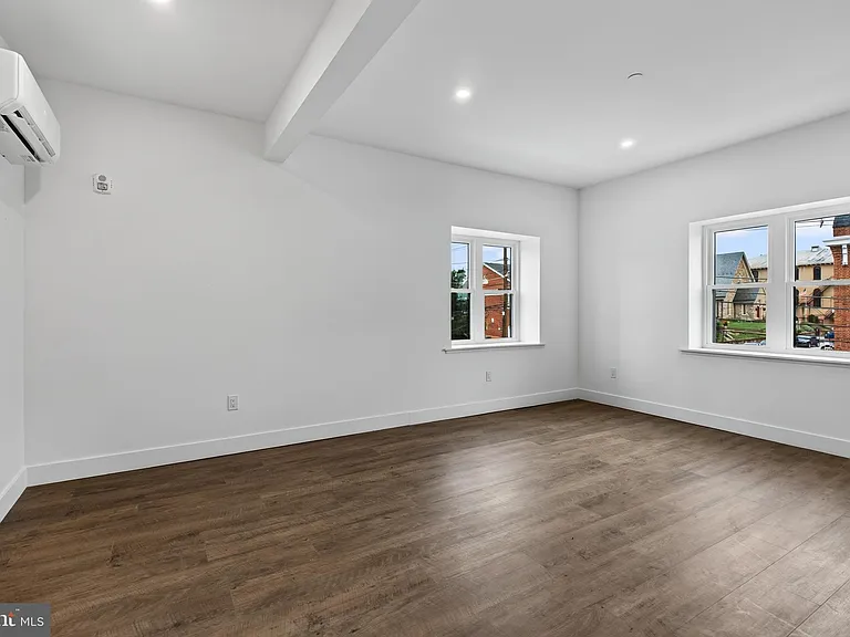 123 S Main St #10 — Photo 8