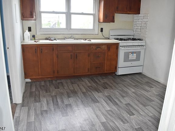2nd image of 852 Paulison Ave