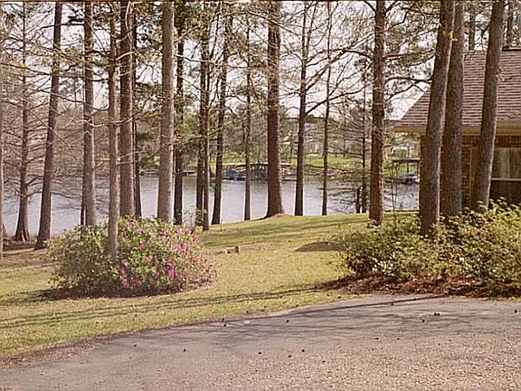3rd image of 665 Village Dr
