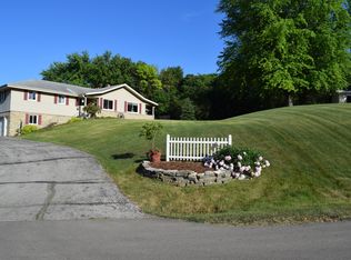 W266S3410 Hazelwood Pl, Waukesha, WI 53189