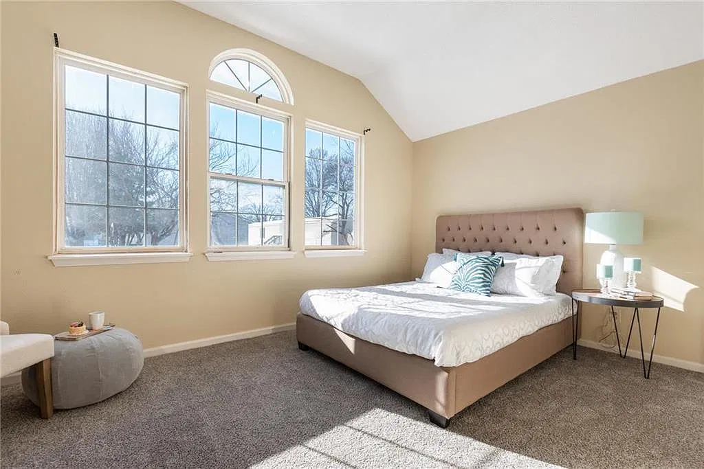 3 bed, 2.5 bath, 1268 sqft, $1,900 — Photo 4