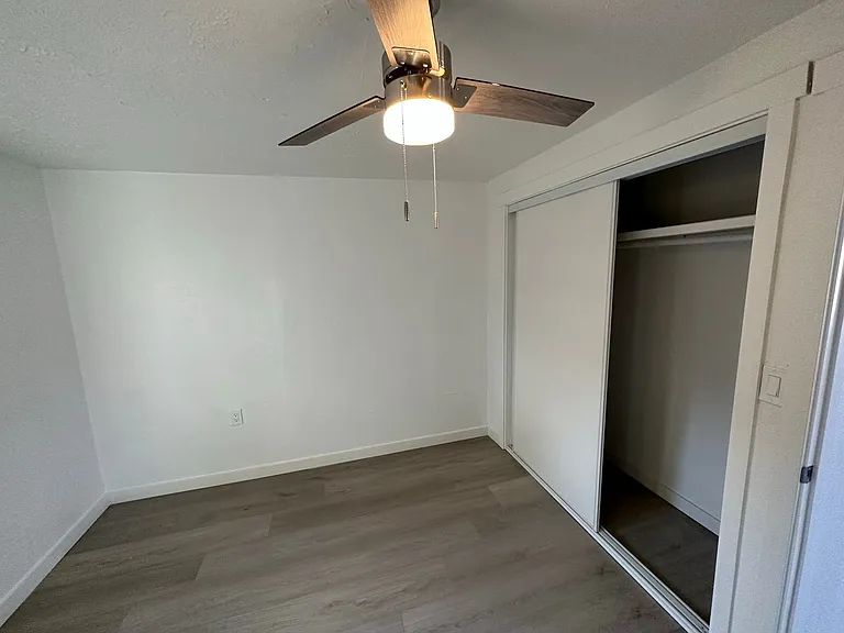 11518 NE Sandy Blvd #10 — Photo 8