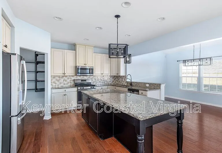 331 Spring Hill Pl — Photo 2