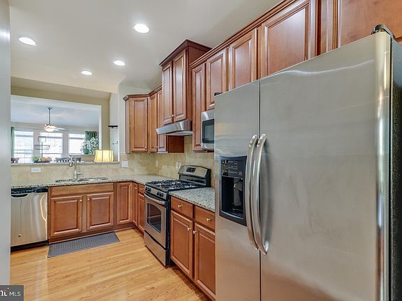 3rd image of 214 Anita Ct