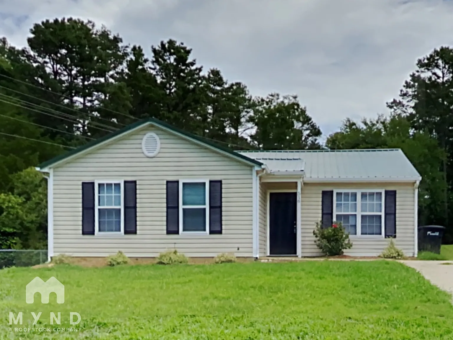 3 bed, 2.0 bath, 992 sqft, $1,920 — Photo 1