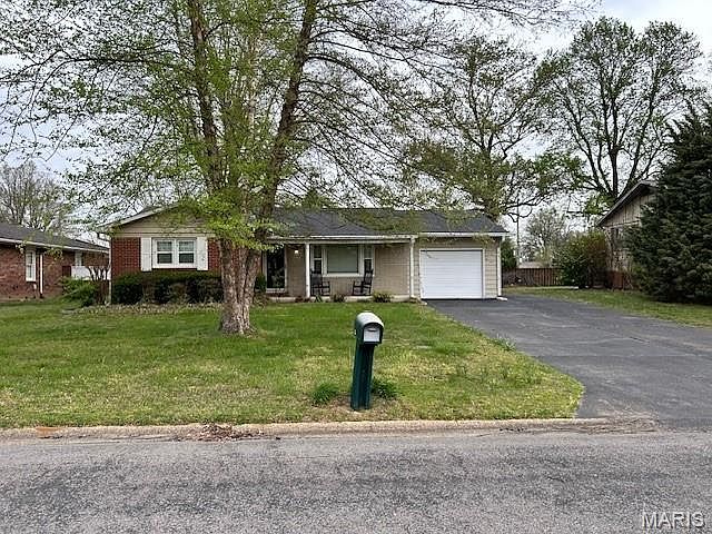 1st image of 904 Crescent Dr