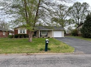 904 Crescent Dr, Sikeston, MO 63801