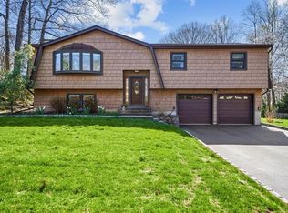 6 Durham Ln, Suffern, NY 10901