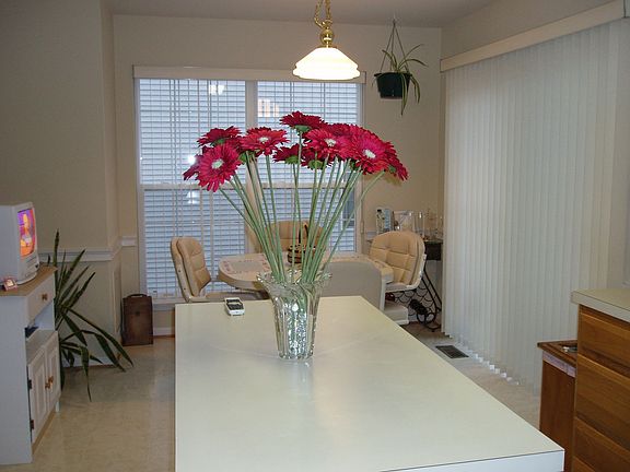Eat-In Kitchen