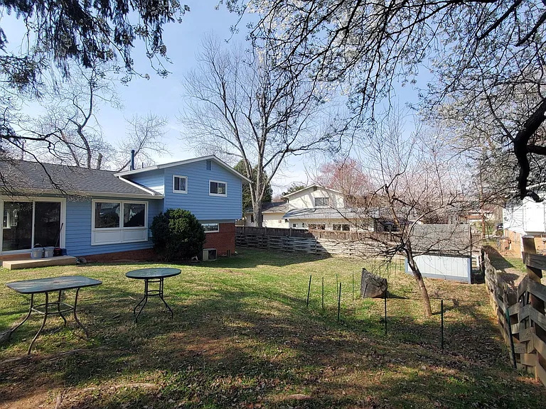 702 W Edmonston Dr — Photo 37