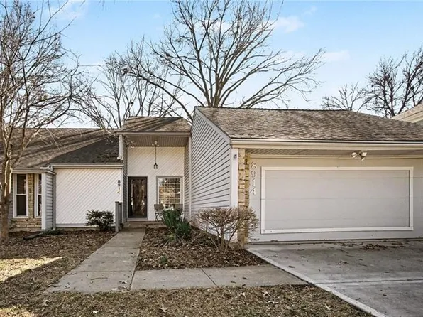 8914 Country Hill Ct, Lenexa, KS 66215