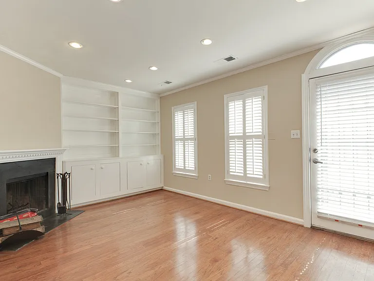 30 15th St NE #30 — Photo 3
