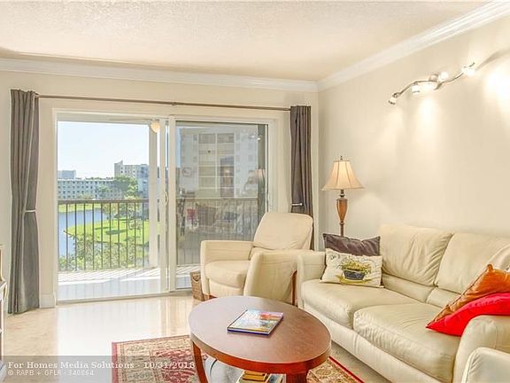2nd image of 2222 N Cypress Bend Dr APT 505