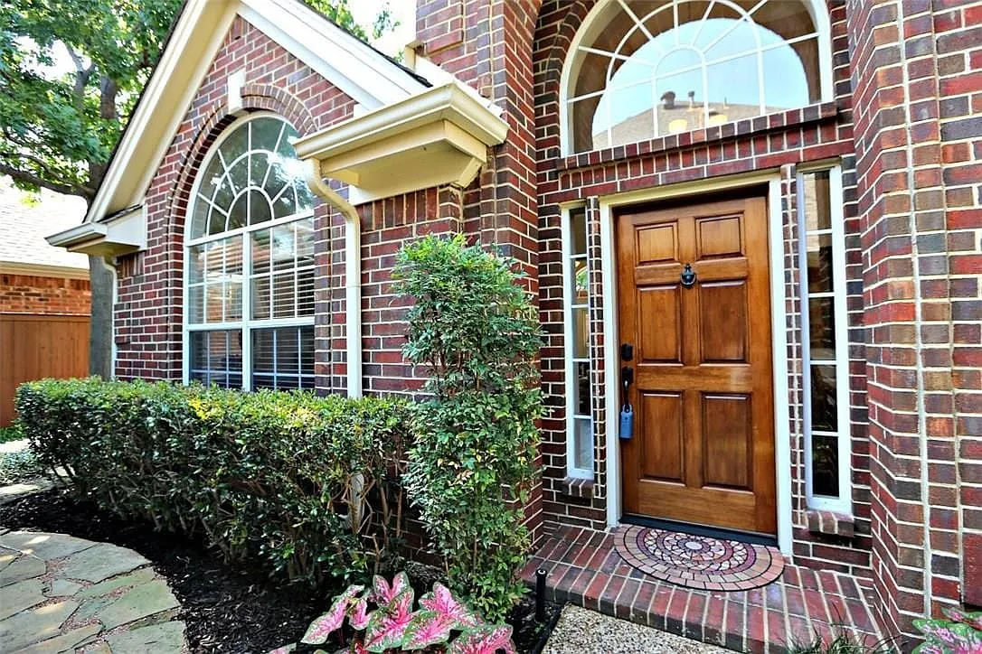 3 bed, 2.5 bath, 2202 sqft, $3,200 — Photo 2
