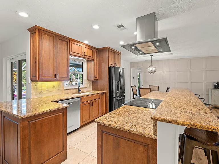 762 SE River Ln — Photo 30