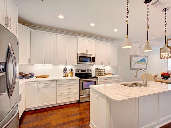 4th image of 105 Gascoigne Ave #106