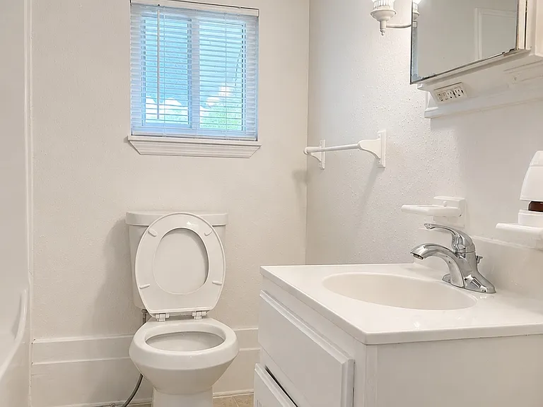 1609 Barry Rd — Photo 8