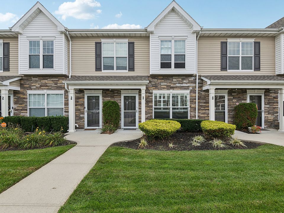 1st image of 37 Weatherby Ln