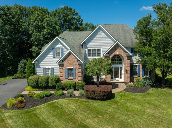 6770 Springdale Ct, Victor, NY 14564