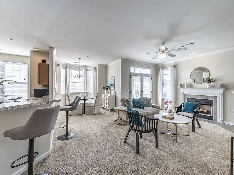 Carriage Hill Apartments — Photo 14