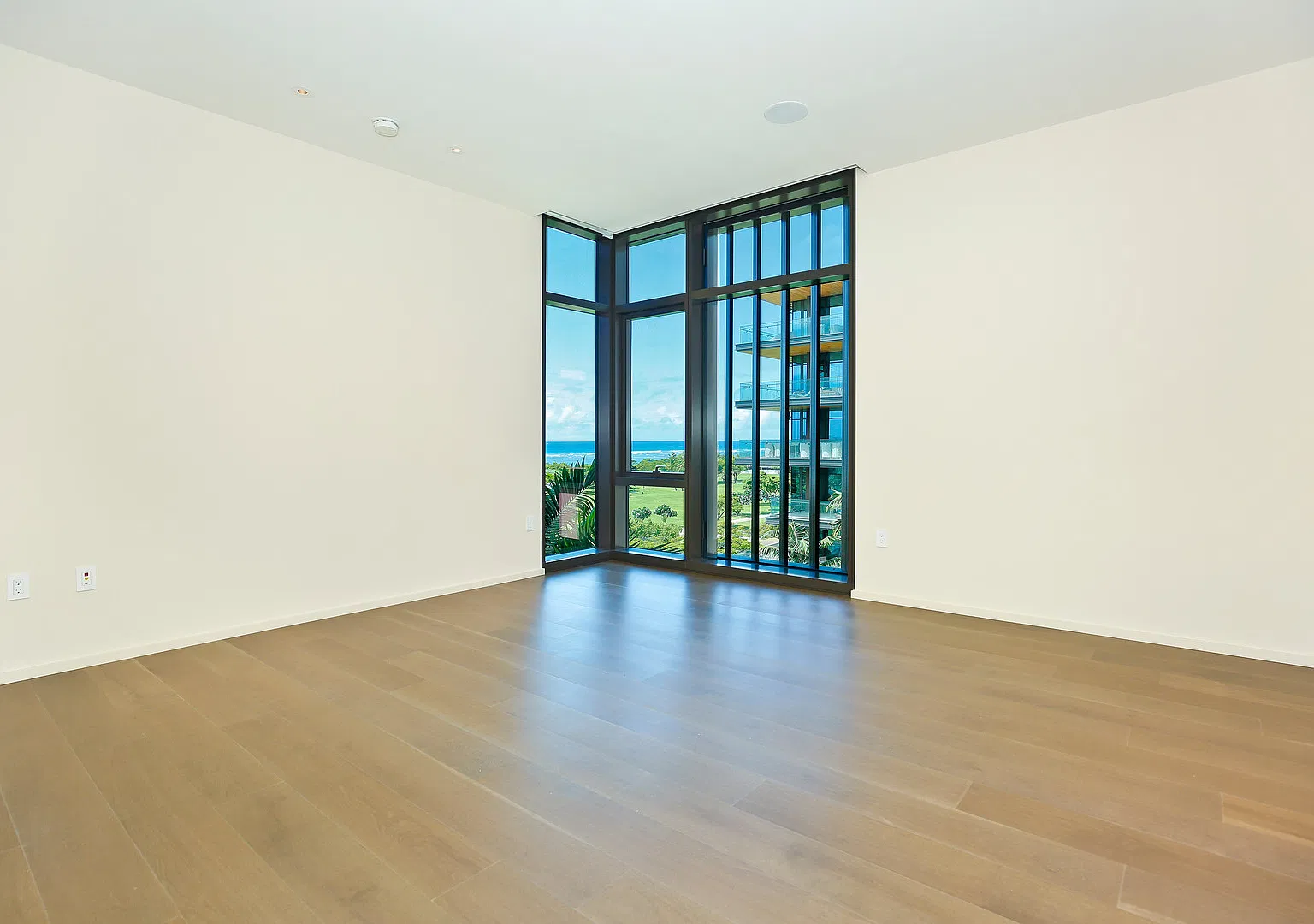 Resort Living in the Heart of Honolulu - Park Lane — Photo 3