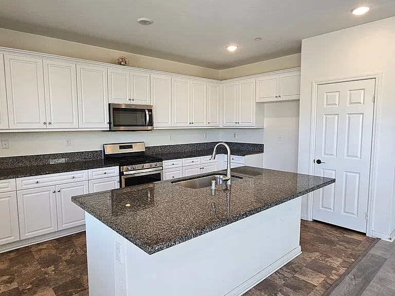 24535 Acadia Dr — Photo 11