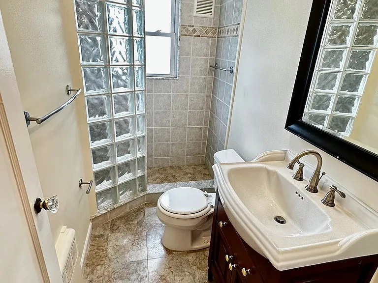 27 Heath St #2 — Photo 16