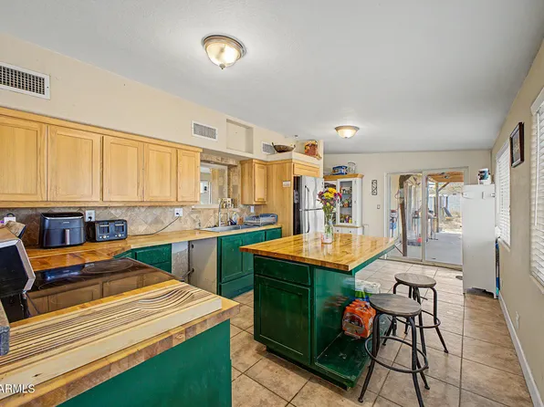47205 N New River Road, New River, AZ 85087