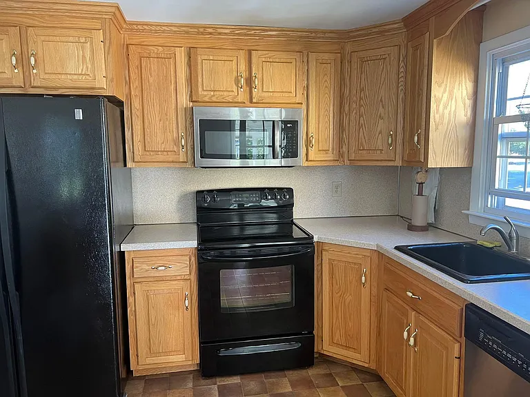2197 Kings Hwy — Photo 7