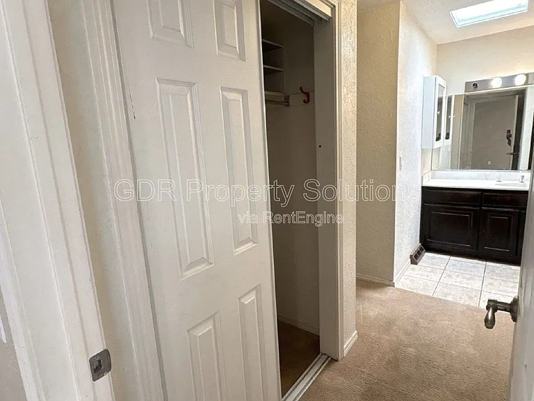 5828 Elmwood Dr NE — Photo 12