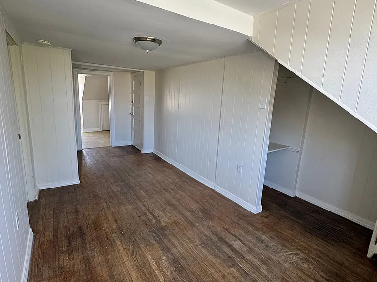 666 N Oak Hill Ave #3 — Photo 2