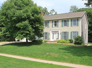 4350 Woodsmill Dr NE, Cedar Rapids, IA 52411