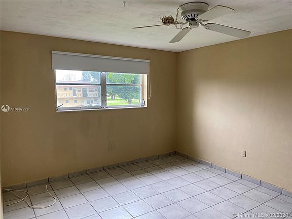 5th image of 20200 NE 27th Ct APT 19