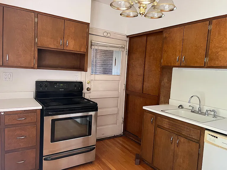 50 Lincoln Ave #1S — Photo 11