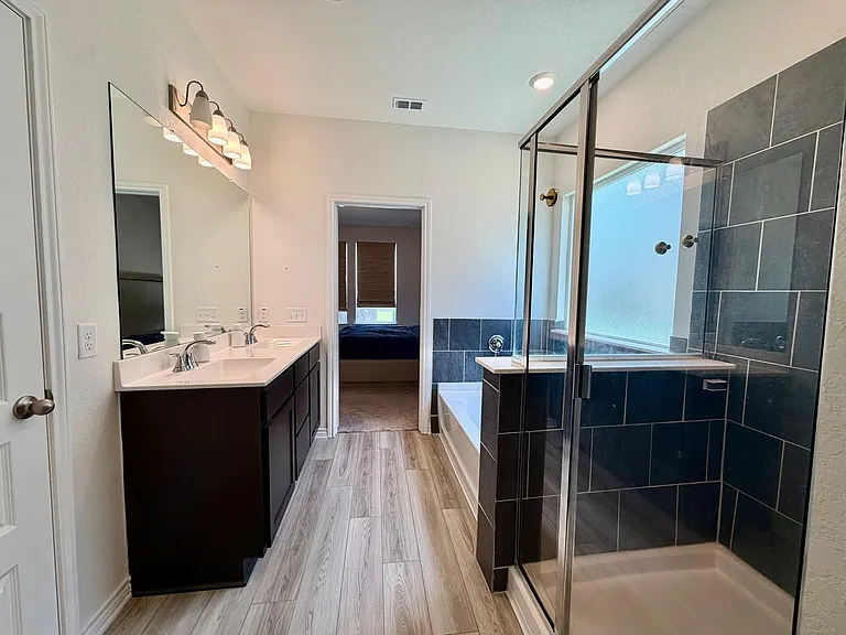 5024 Galvan Mnr — Photo 16