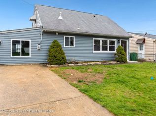 104 Kendall Dr, Parlin, NJ 08859