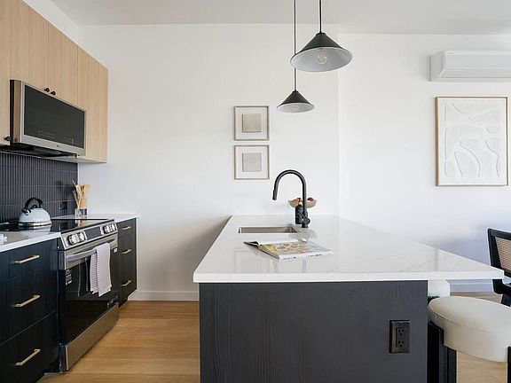 5th image of 11-14 35th Ave #905