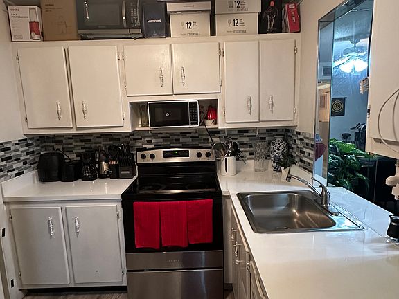 2nd image of 610 SE 2nd Ave APT L25