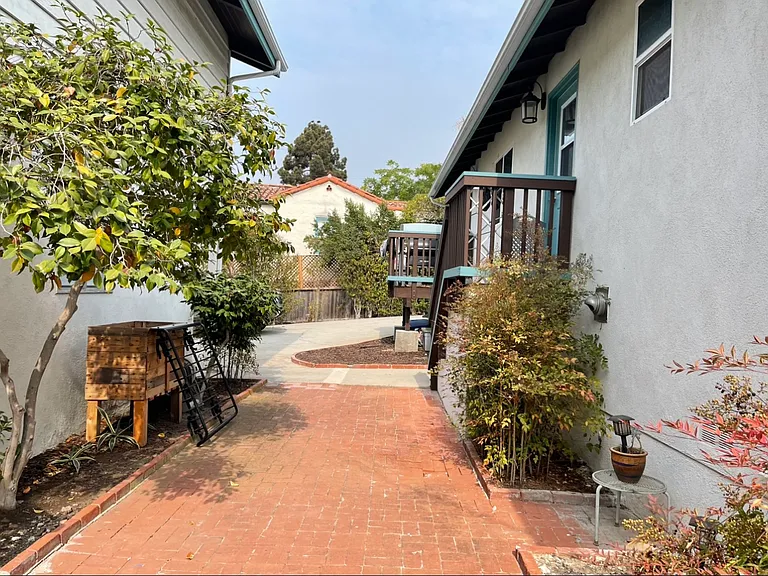 2225 Chapala St — Photo 38